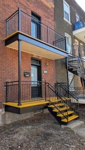 Balcons en fibre de verre couleur Sico installé à Montréal